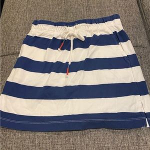 Womens Vineyard Vines skirt. Size XS. Navy and white stripe.